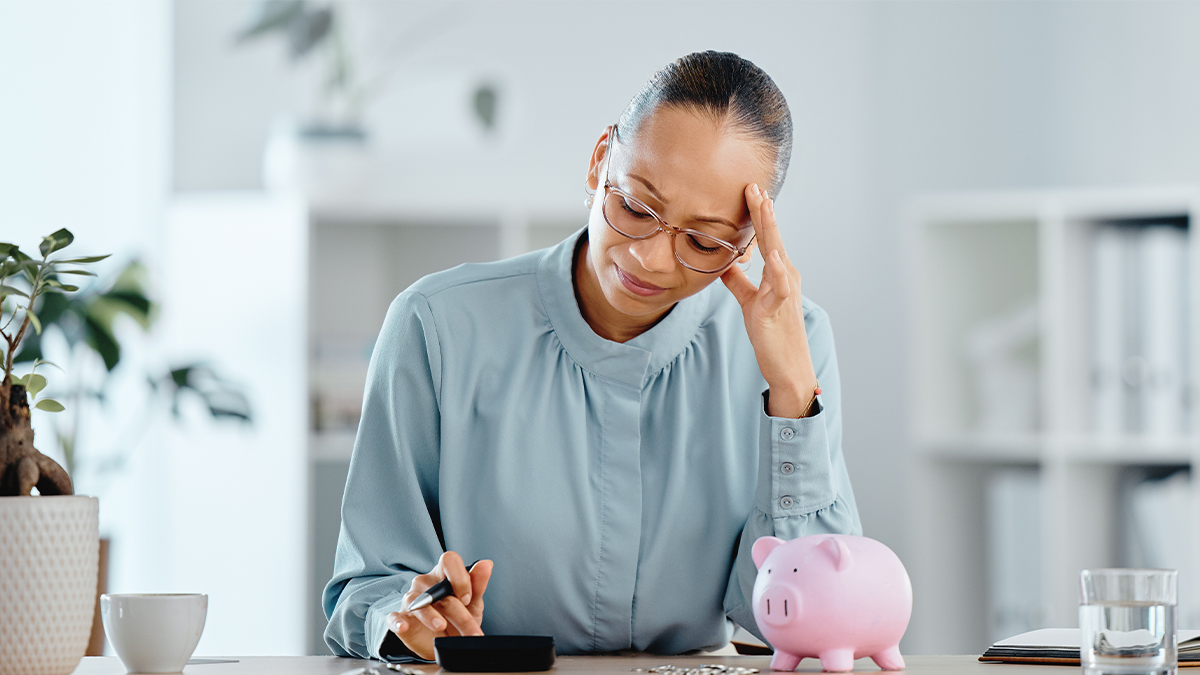 Lady worried about her student loans still reflecting on her credit report and affecting her sscore.