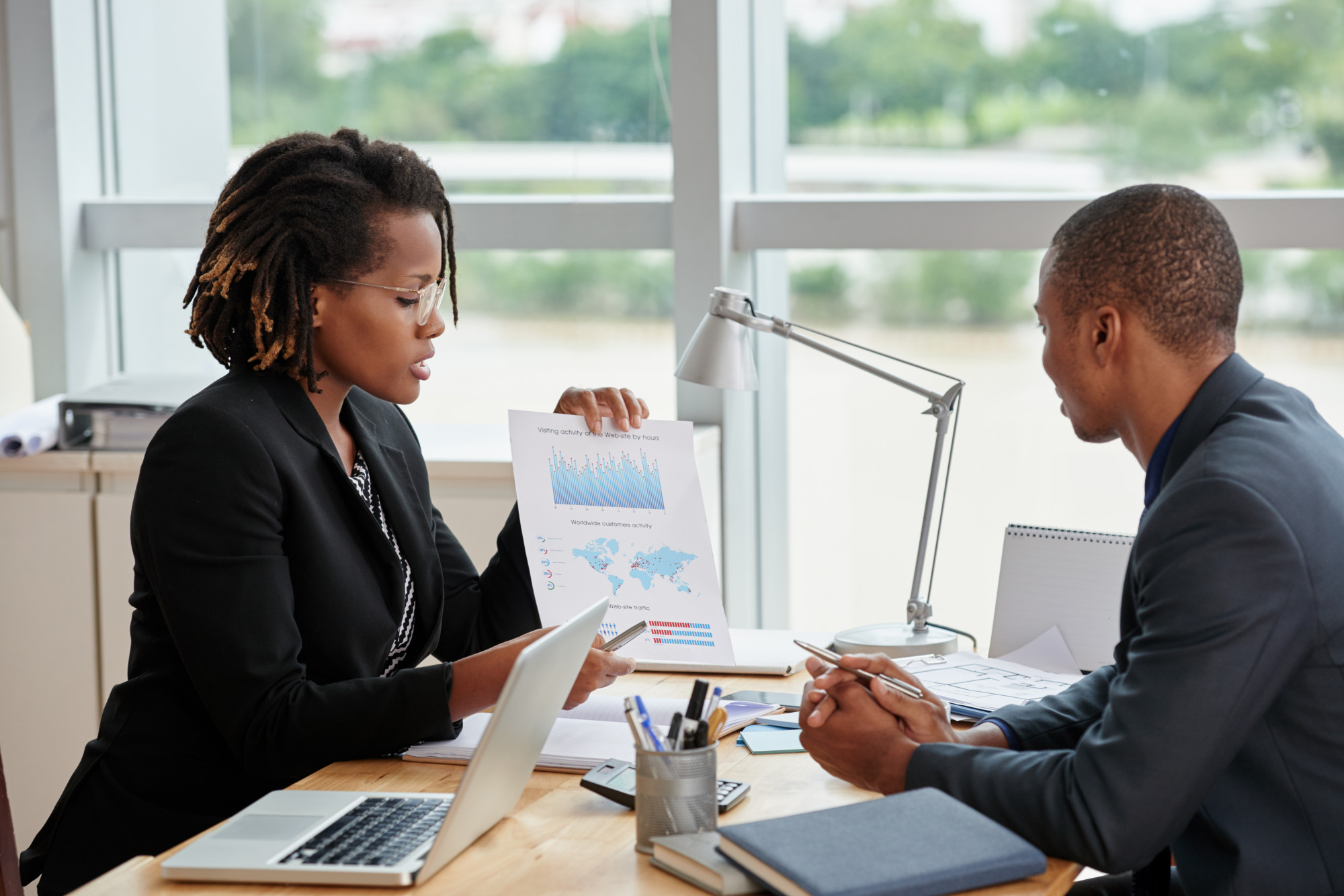 A female credit repair professional attending to her client.